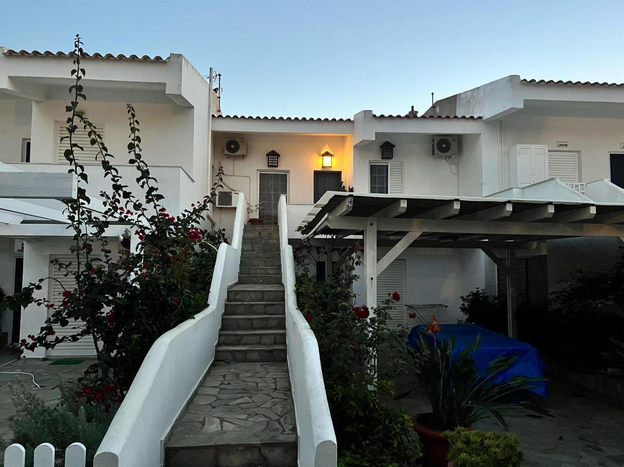 Pounta Beach House 수니언 외부 사진